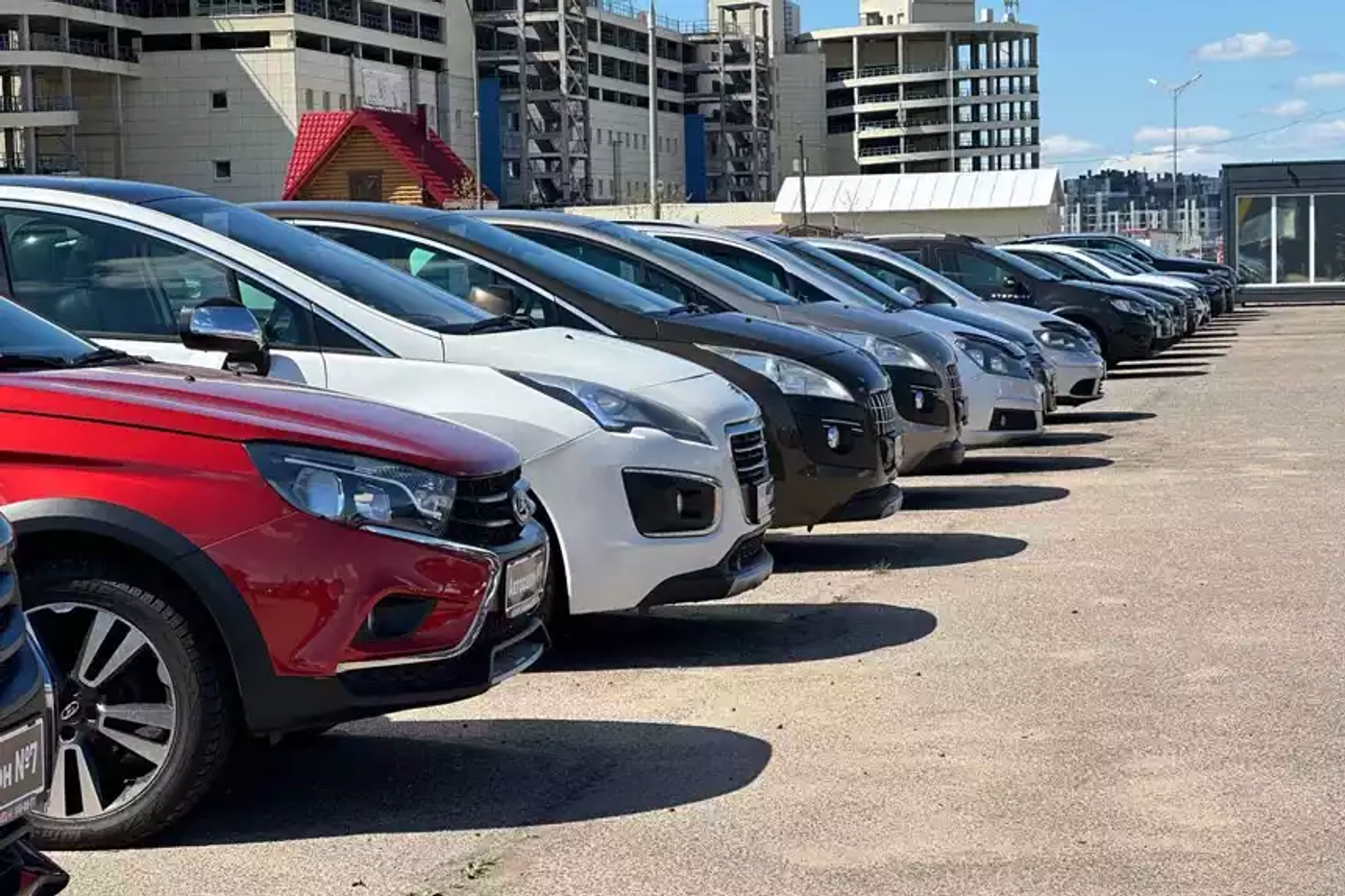 Lada по цене Ford: что продают на авторынке в Ждановичах