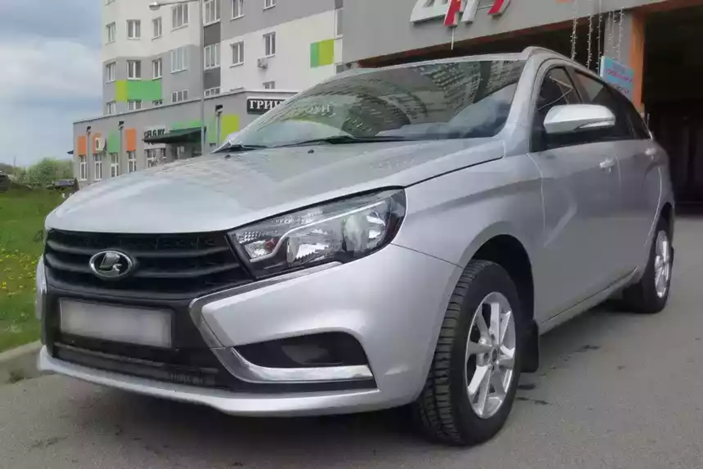 «Берет дешевизной обслуживания». Мнение владельца Lada Vesta SW