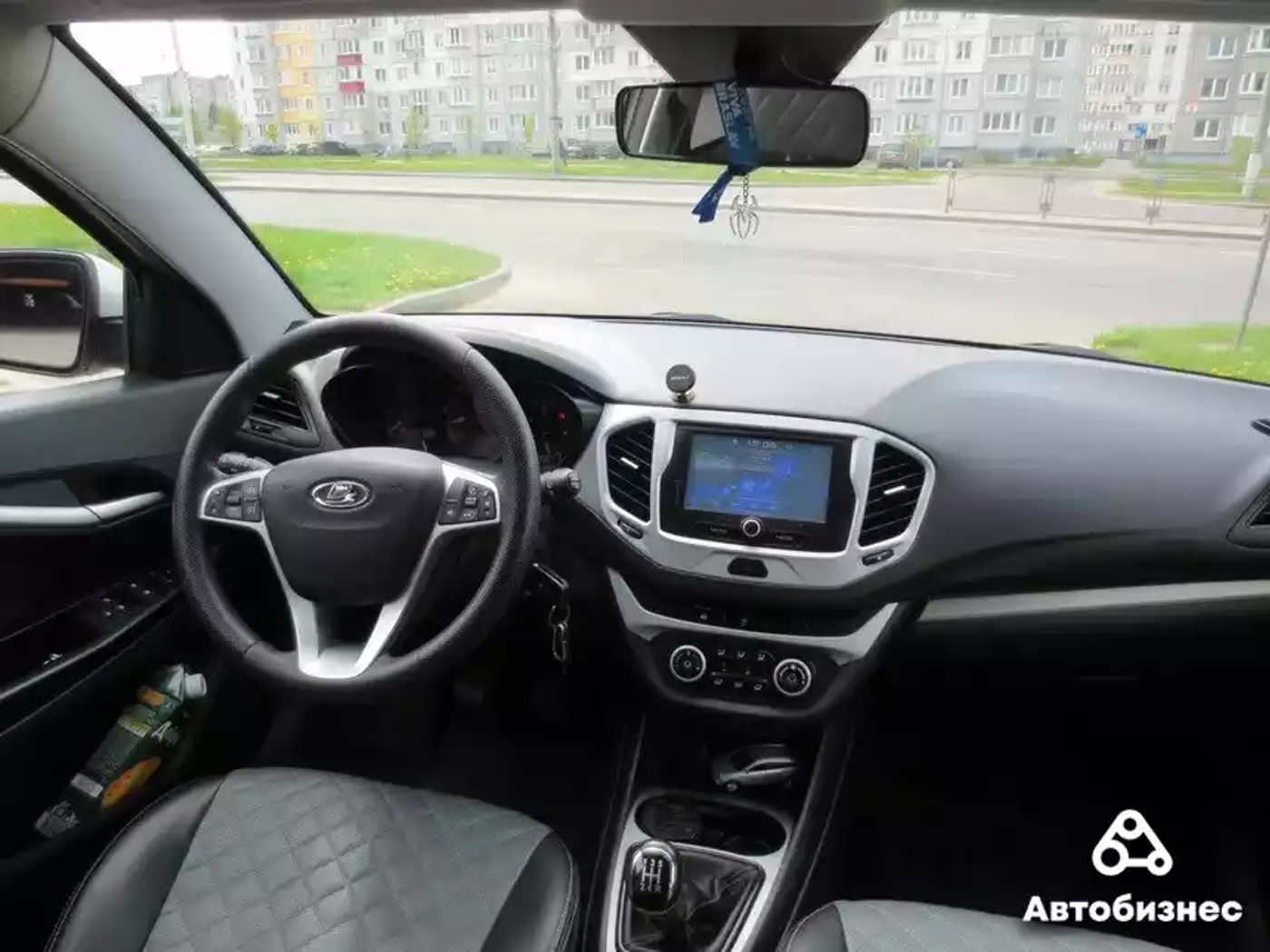 «Берет дешевизной обслуживания». Мнение владельца Lada Vesta SW
