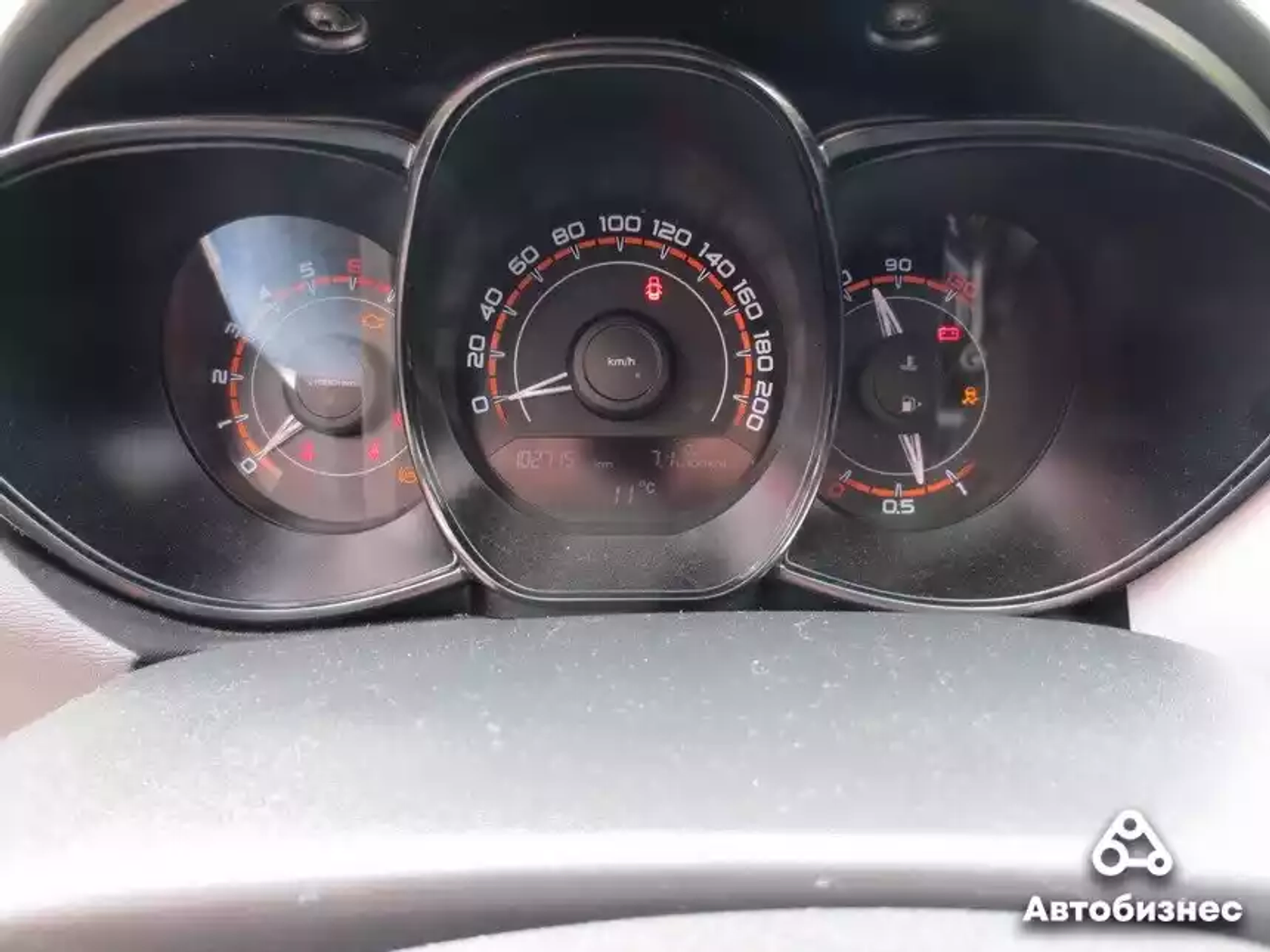 «Берет дешевизной обслуживания». Мнение владельца Lada Vesta SW