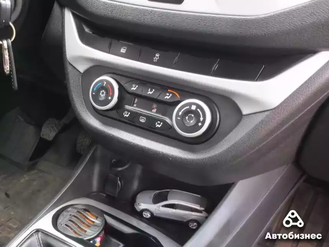 «Берет дешевизной обслуживания». Мнение владельца Lada Vesta SW