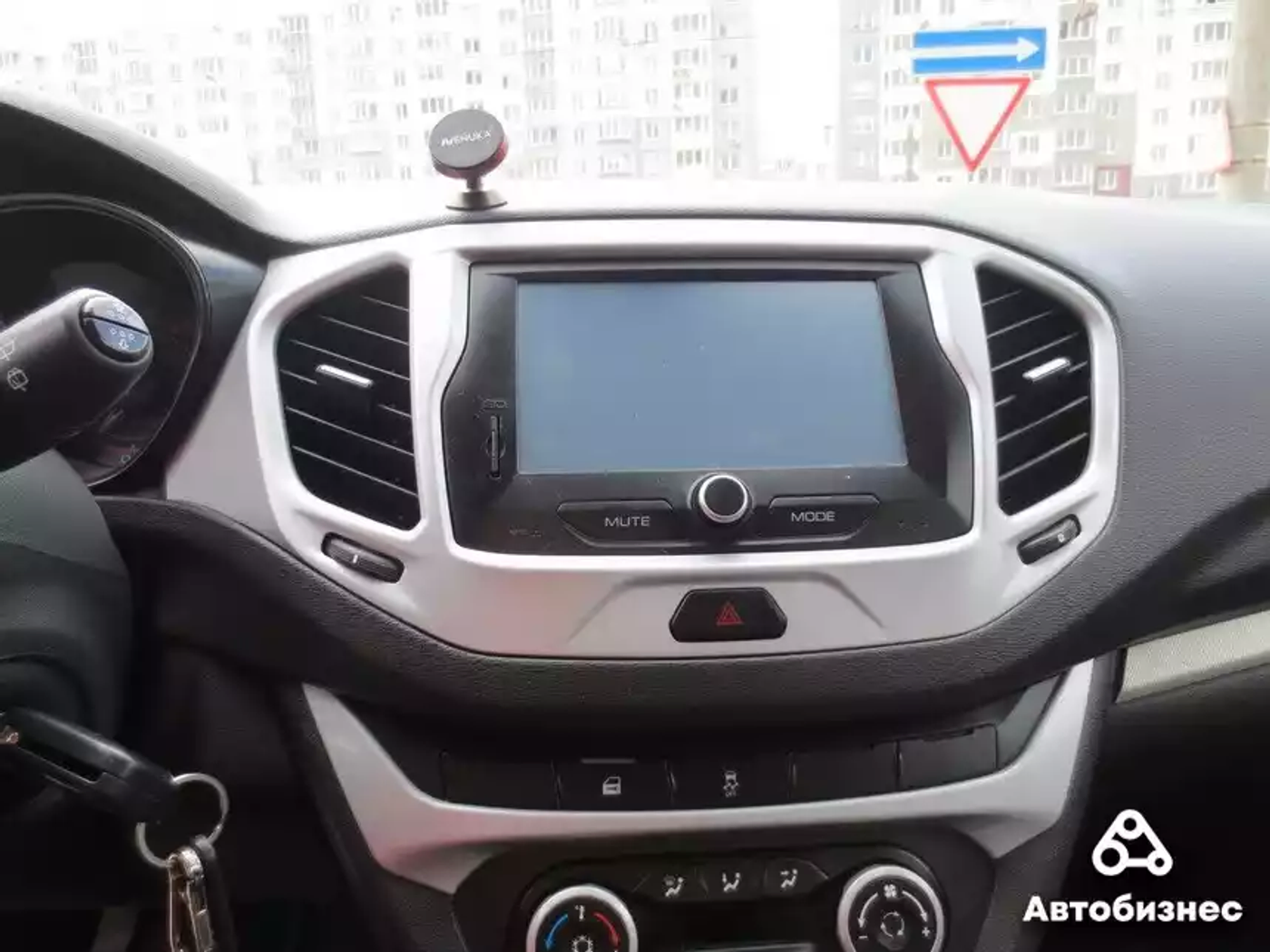 «Берет дешевизной обслуживания». Мнение владельца Lada Vesta SW