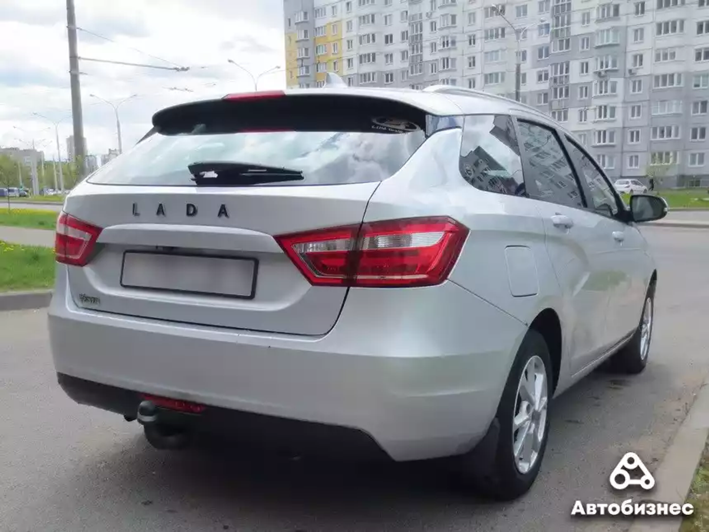«Берет дешевизной обслуживания». Мнение владельца Lada Vesta SW