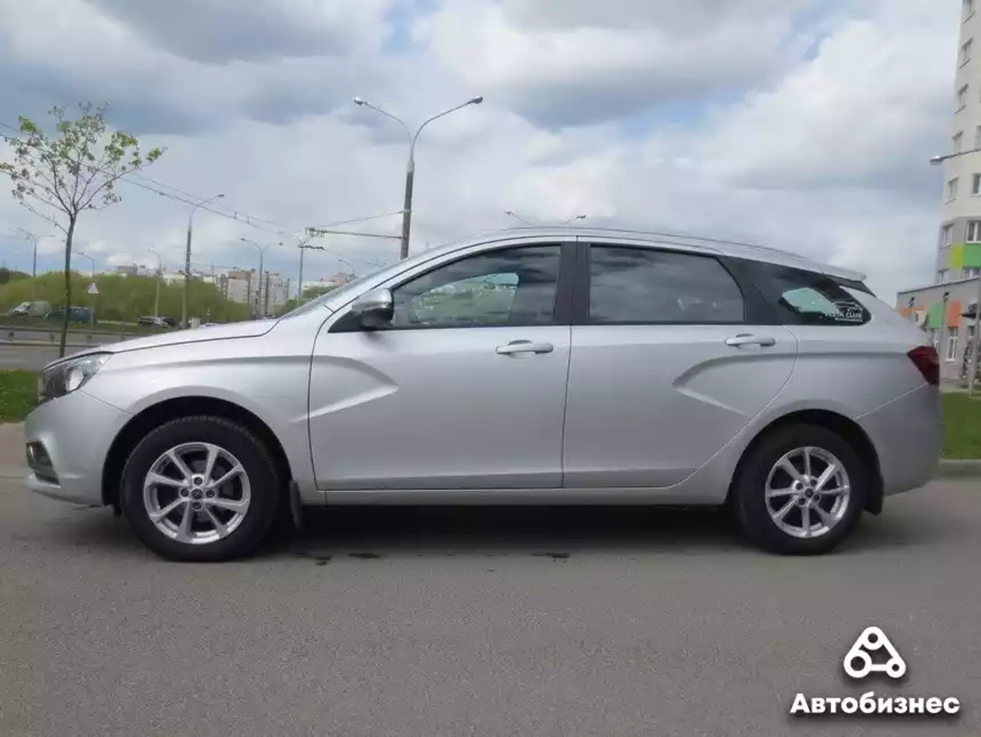 «Берет дешевизной обслуживания». Мнение владельца Lada Vesta SW