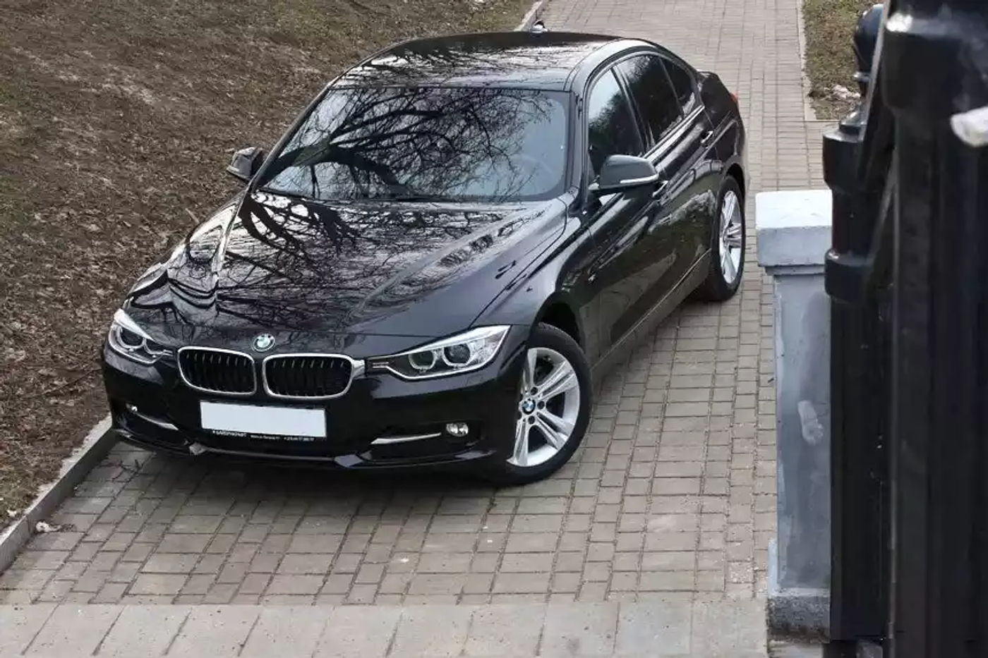 Подержанный BMW F30: почему лучше переплатить за свежие экземпляры