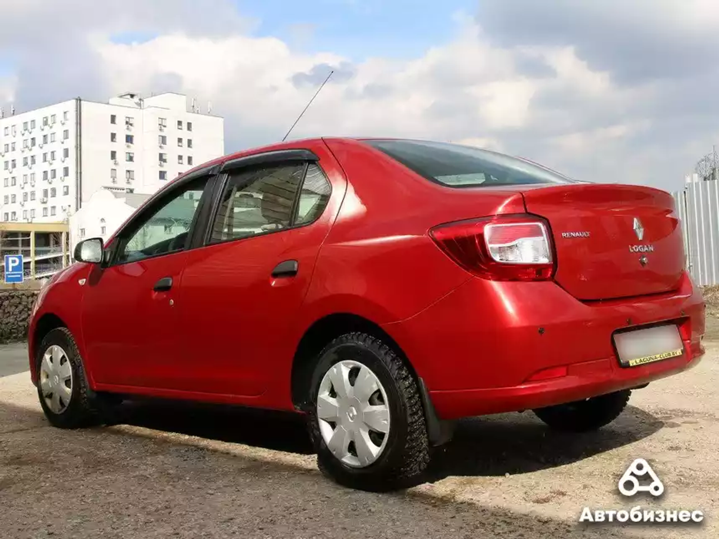 «Главное, что ездит и не ломается». Что говорят о Renault Logan