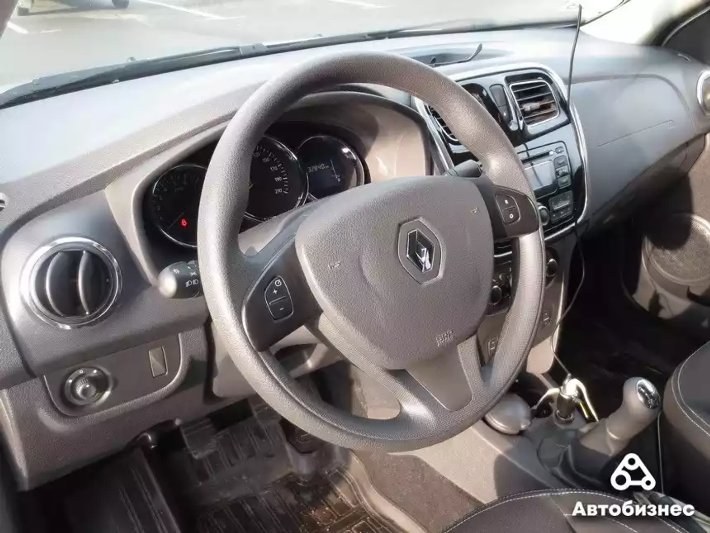 «Главное, что ездит и не ломается». Что говорят о Renault Logan