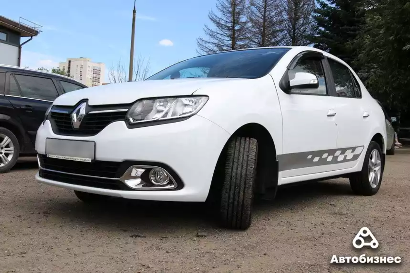 «Главное, что ездит и не ломается». Что говорят о Renault Logan