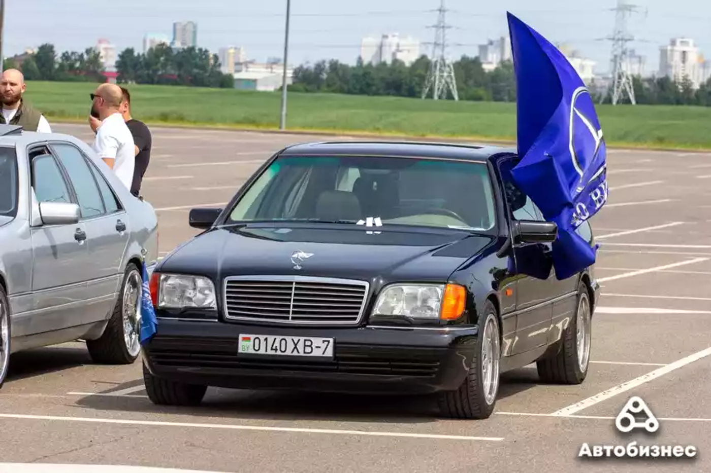 «Нет года выпуска, есть состояние». Владельцы старых Mercedes собрались на большую встречу