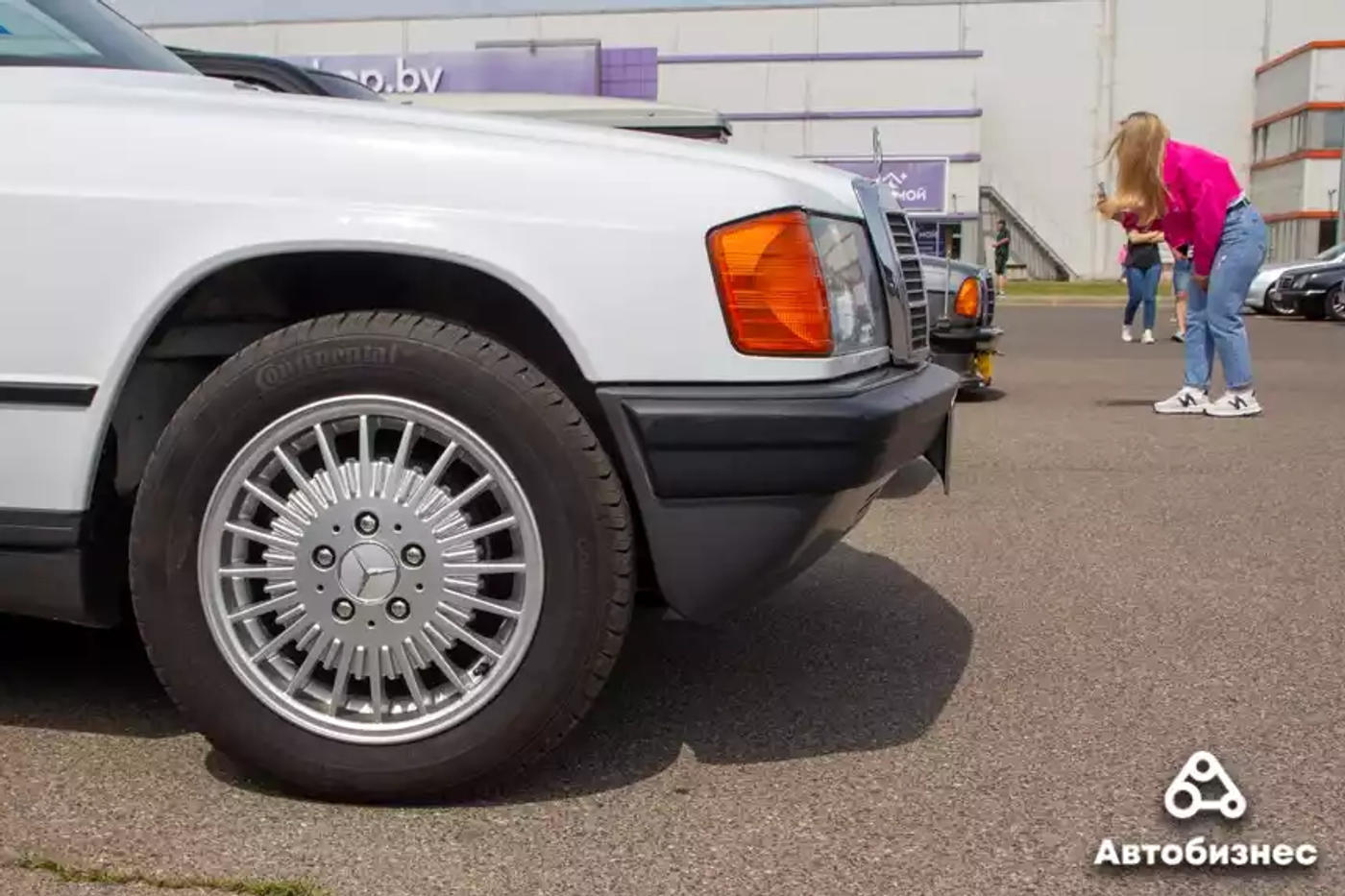 «Нет года выпуска, есть состояние». Владельцы старых Mercedes собрались на большую встречу