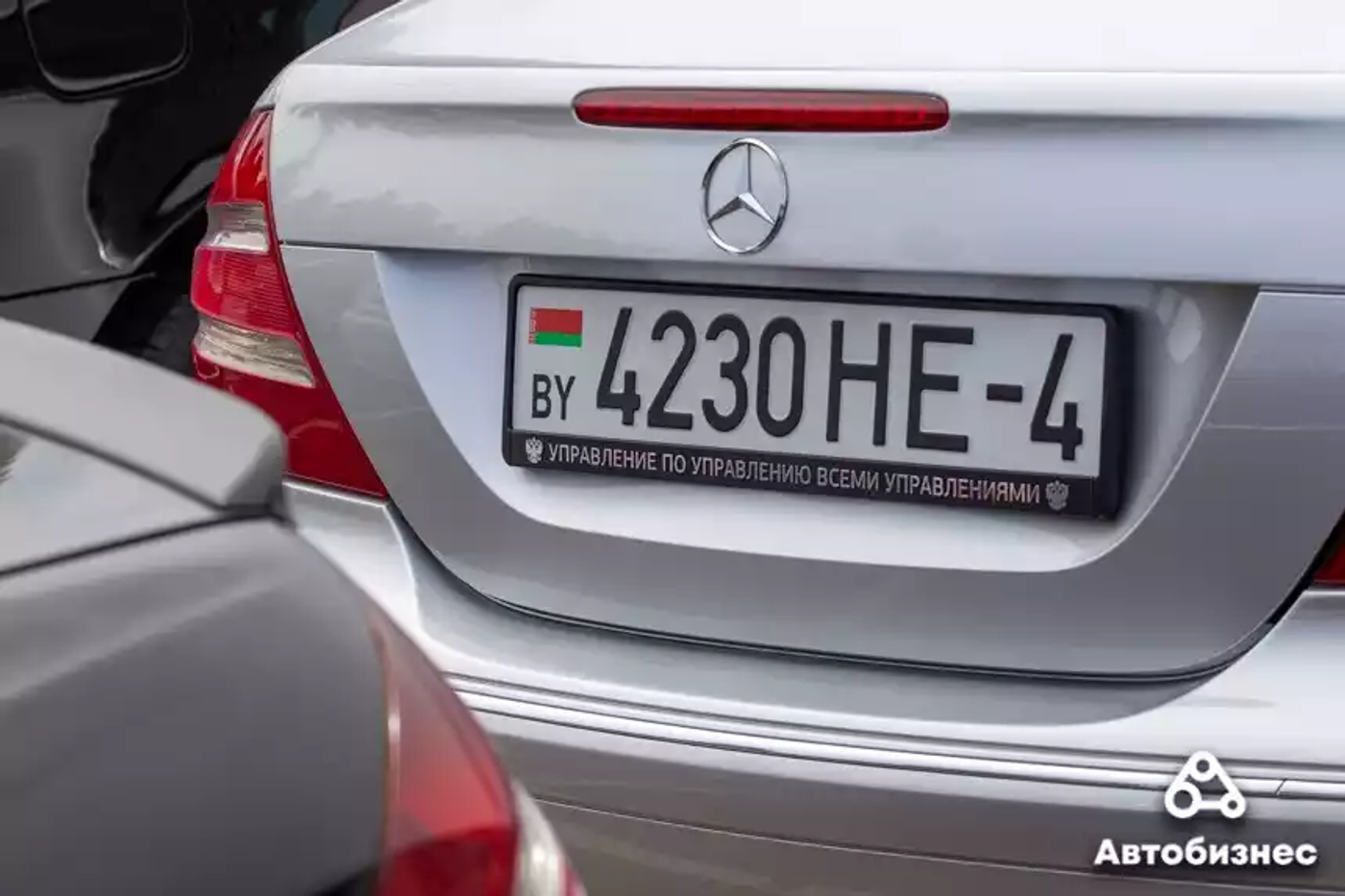 «Нет года выпуска, есть состояние». Владельцы старых Mercedes собрались на большую встречу