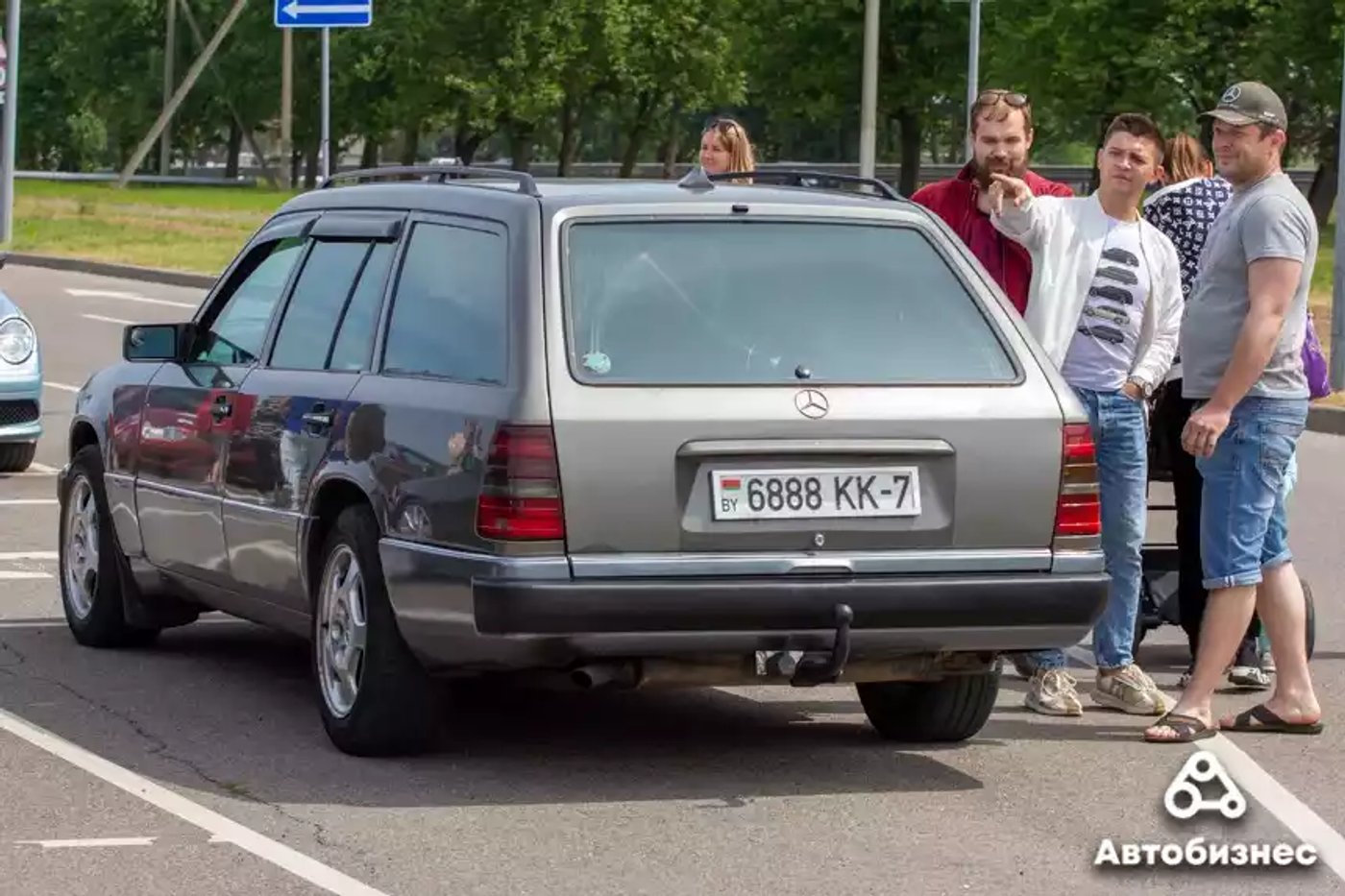 «Нет года выпуска, есть состояние». Владельцы старых Mercedes собрались на большую встречу