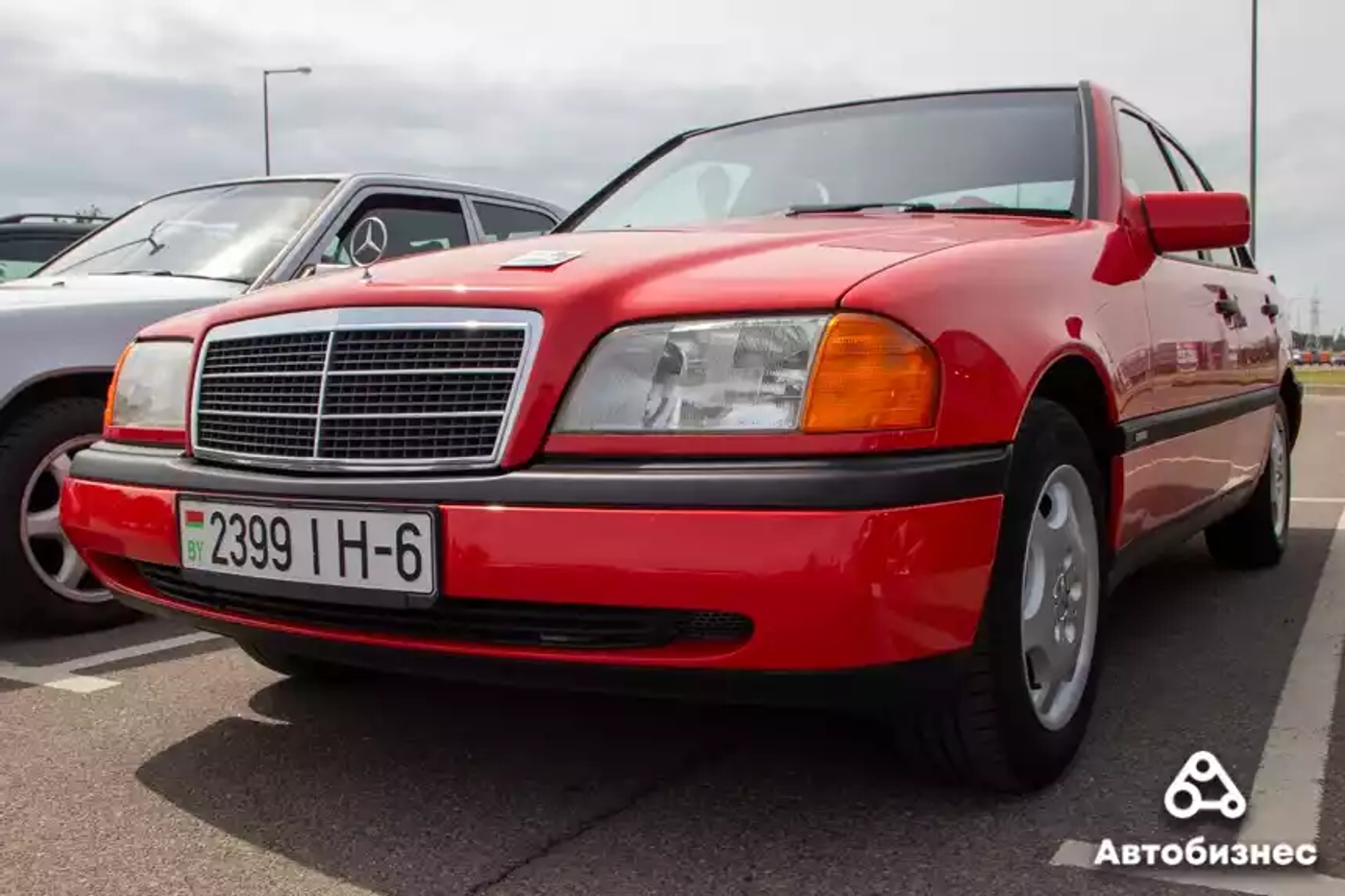 «Нет года выпуска, есть состояние». Владельцы старых Mercedes собрались на большую встречу