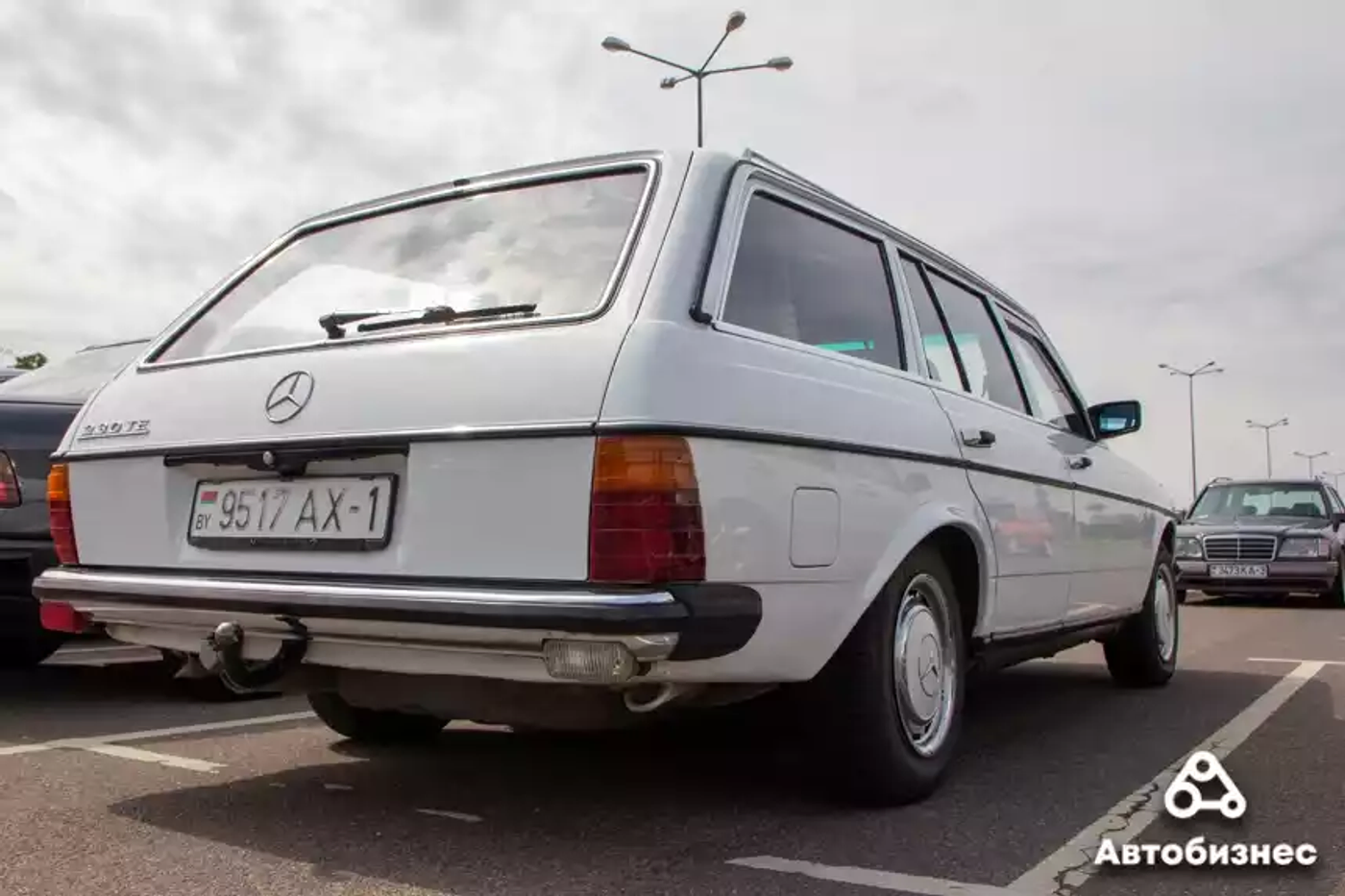 «Нет года выпуска, есть состояние». Владельцы старых Mercedes собрались на большую встречу