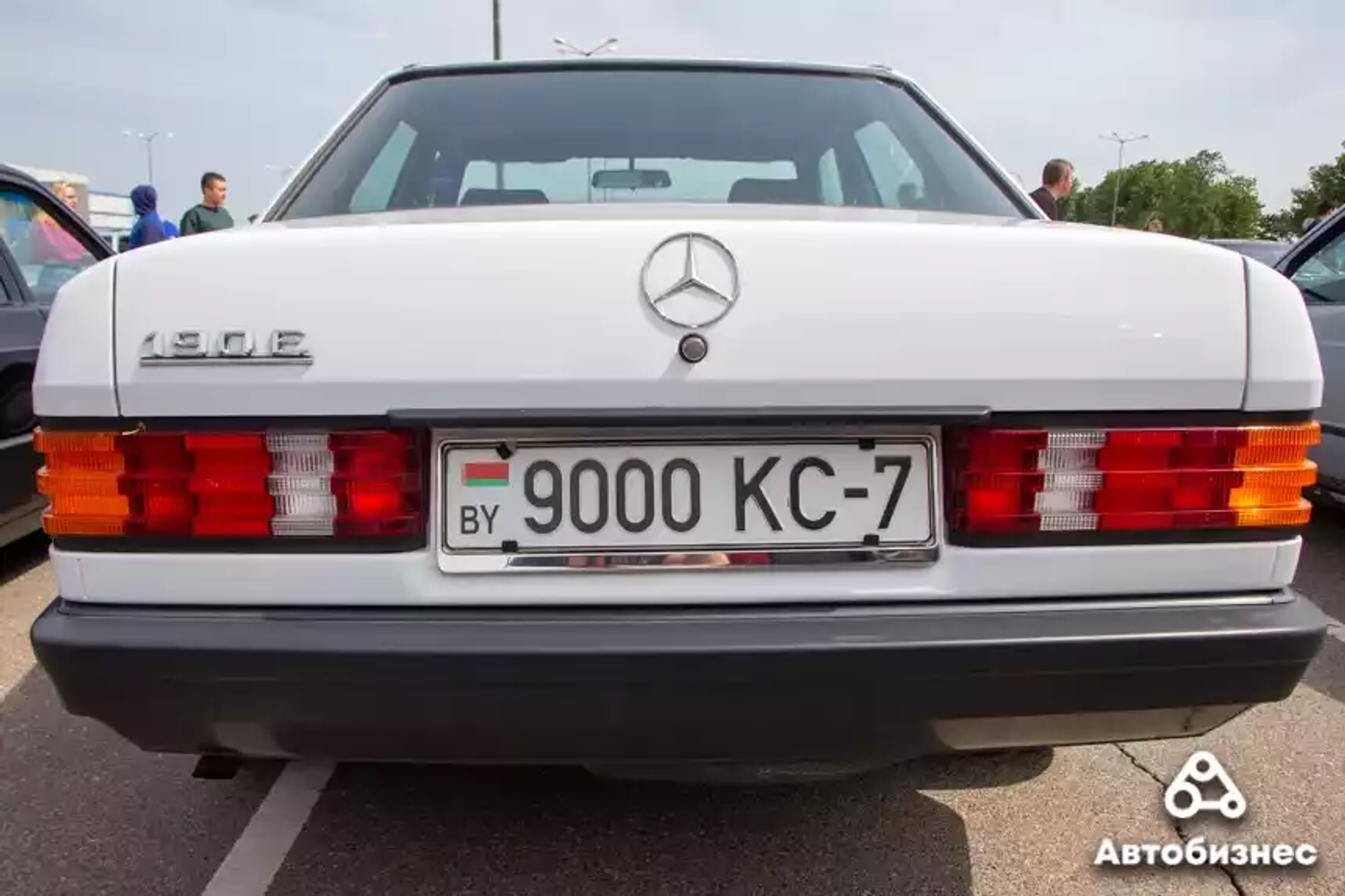 «Нет года выпуска, есть состояние». Владельцы старых Mercedes собрались на большую встречу