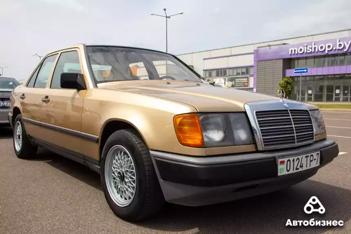 «Нет года выпуска, есть состояние». Владельцы старых Mercedes собрались на большую встречу