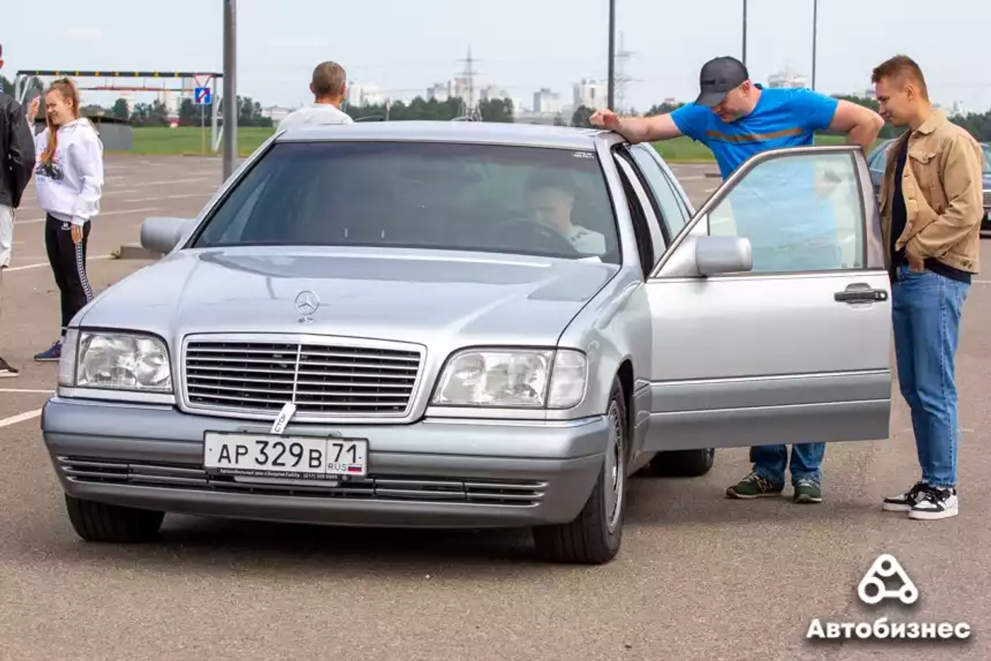 «Нет года выпуска, есть состояние». Владельцы старых Mercedes собрались на большую встречу