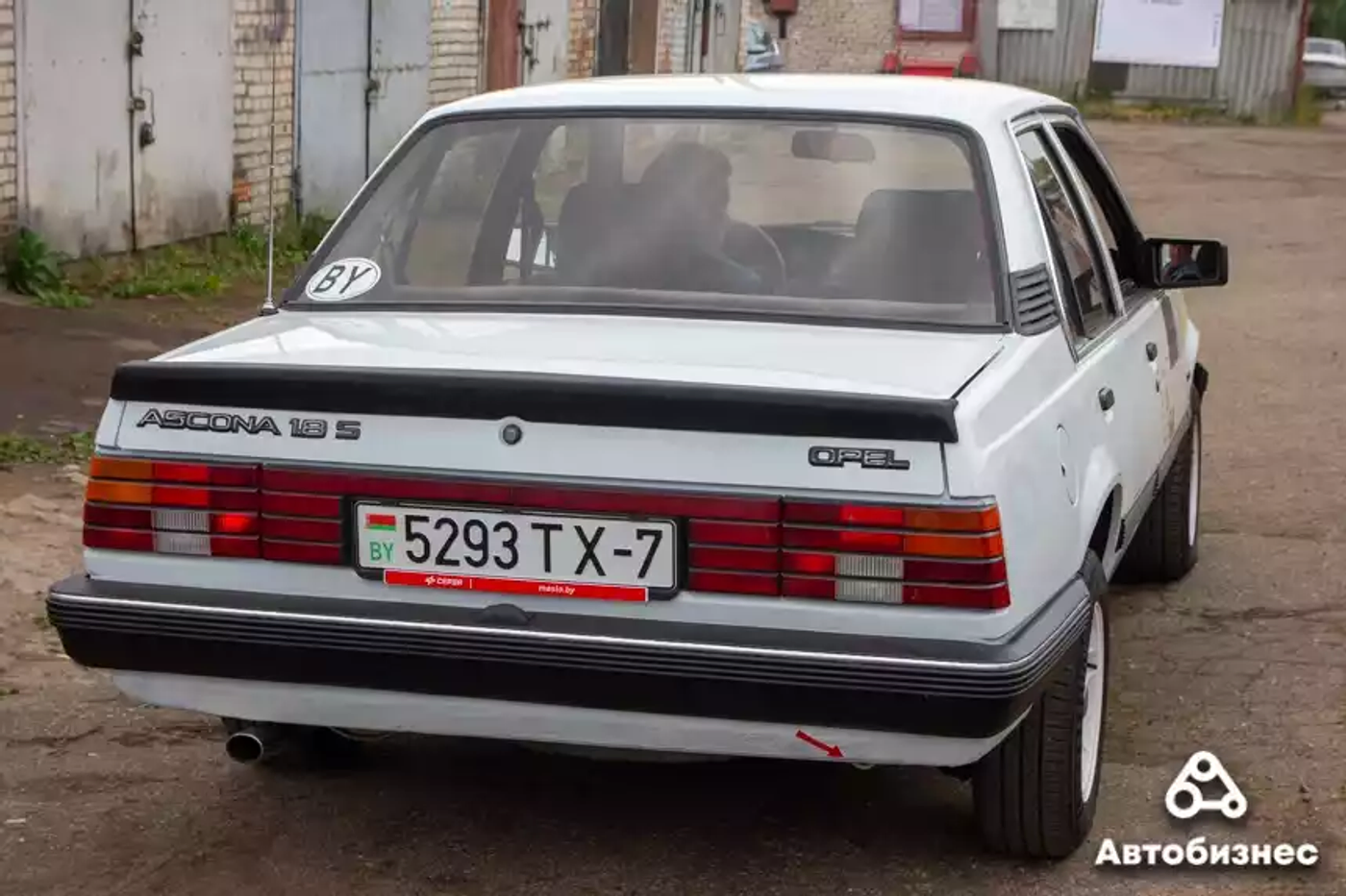 «Нонсенс, что здесь нет ржавчины». Изучаем идеальный 41-летний Opel Ascona