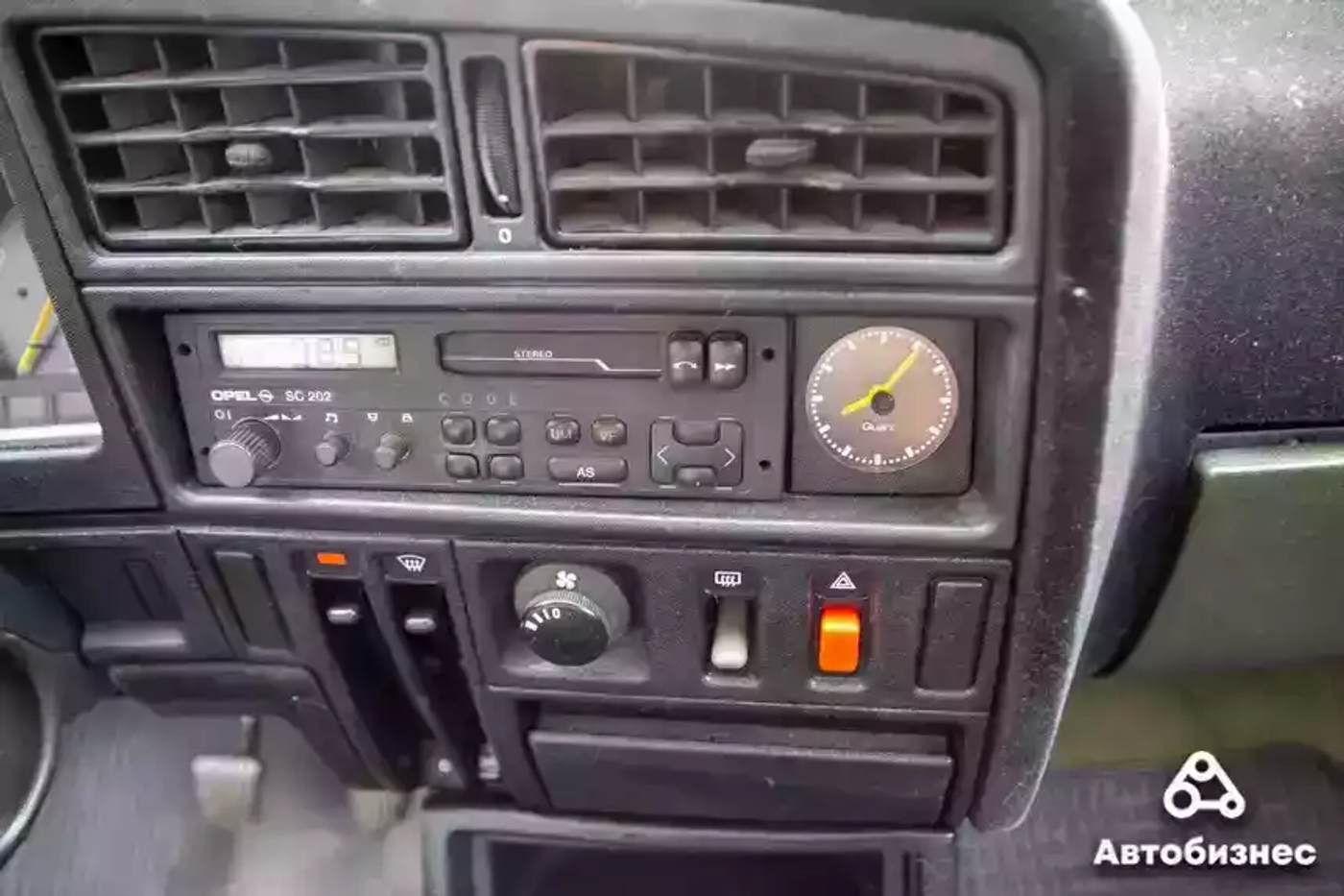 «Нонсенс, что здесь нет ржавчины». Изучаем идеальный 41-летний Opel Ascona