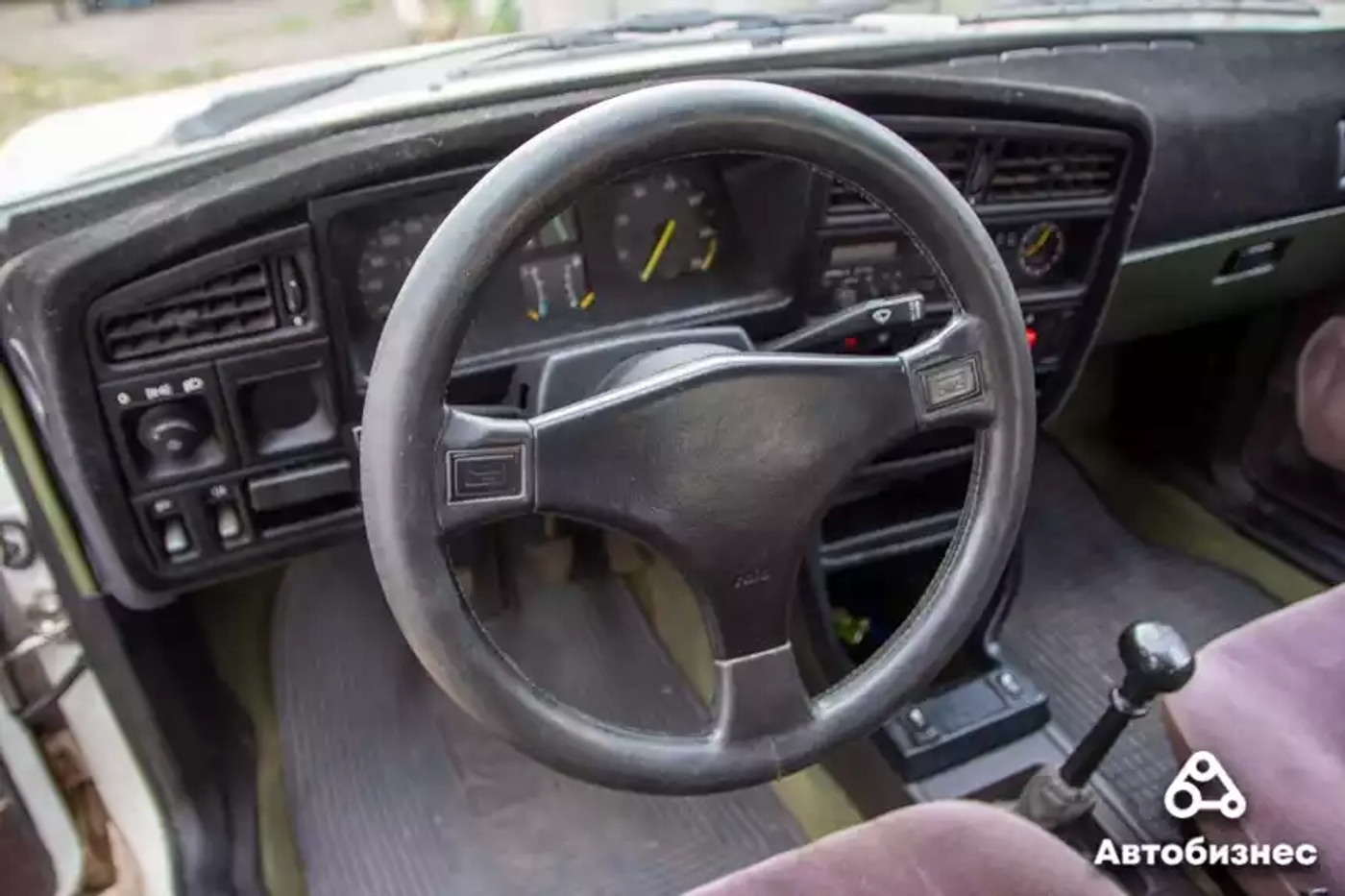 «Нонсенс, что здесь нет ржавчины». Изучаем идеальный 41-летний Opel Ascona