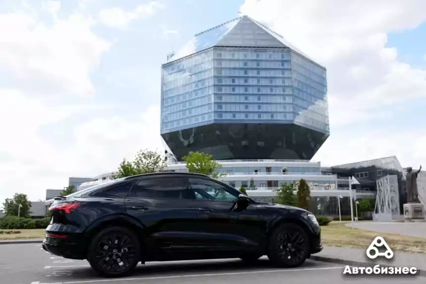 Audi Q8 Sportback 55 e-tron: тестируем батарейную классику