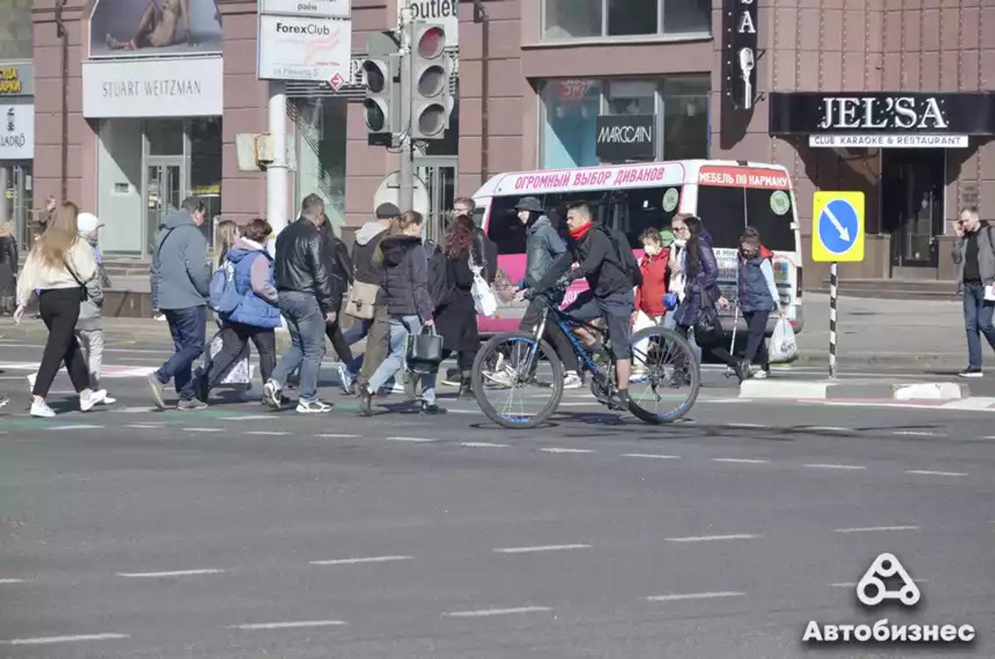 «Иногда лучше ехать на метро». Есть ли в Беларуси проблемы с пробками?