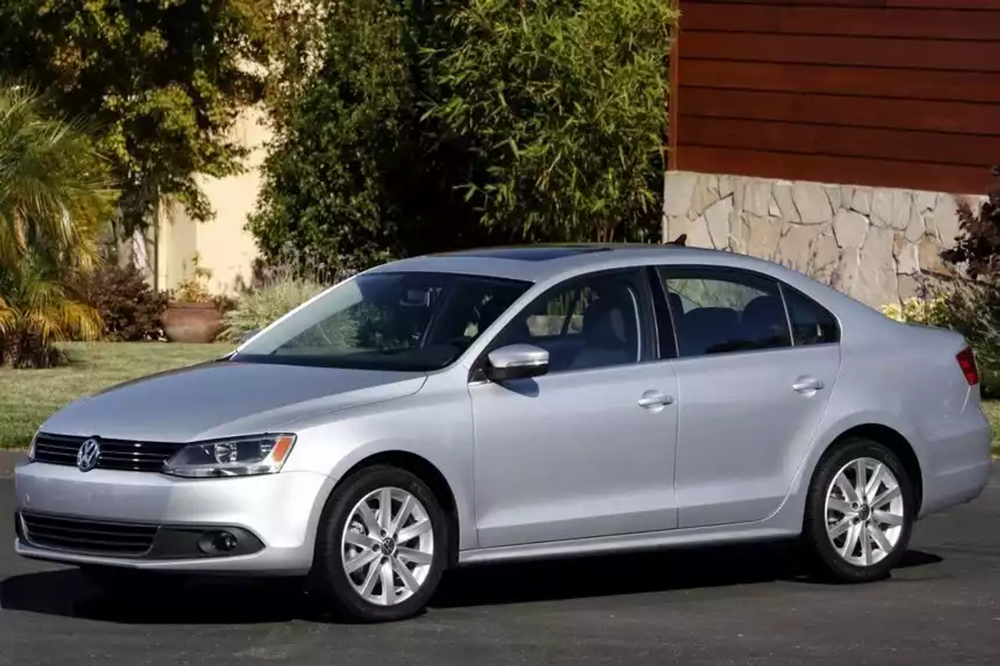 VW Jetta VI с пробегом: проще значит лучше?