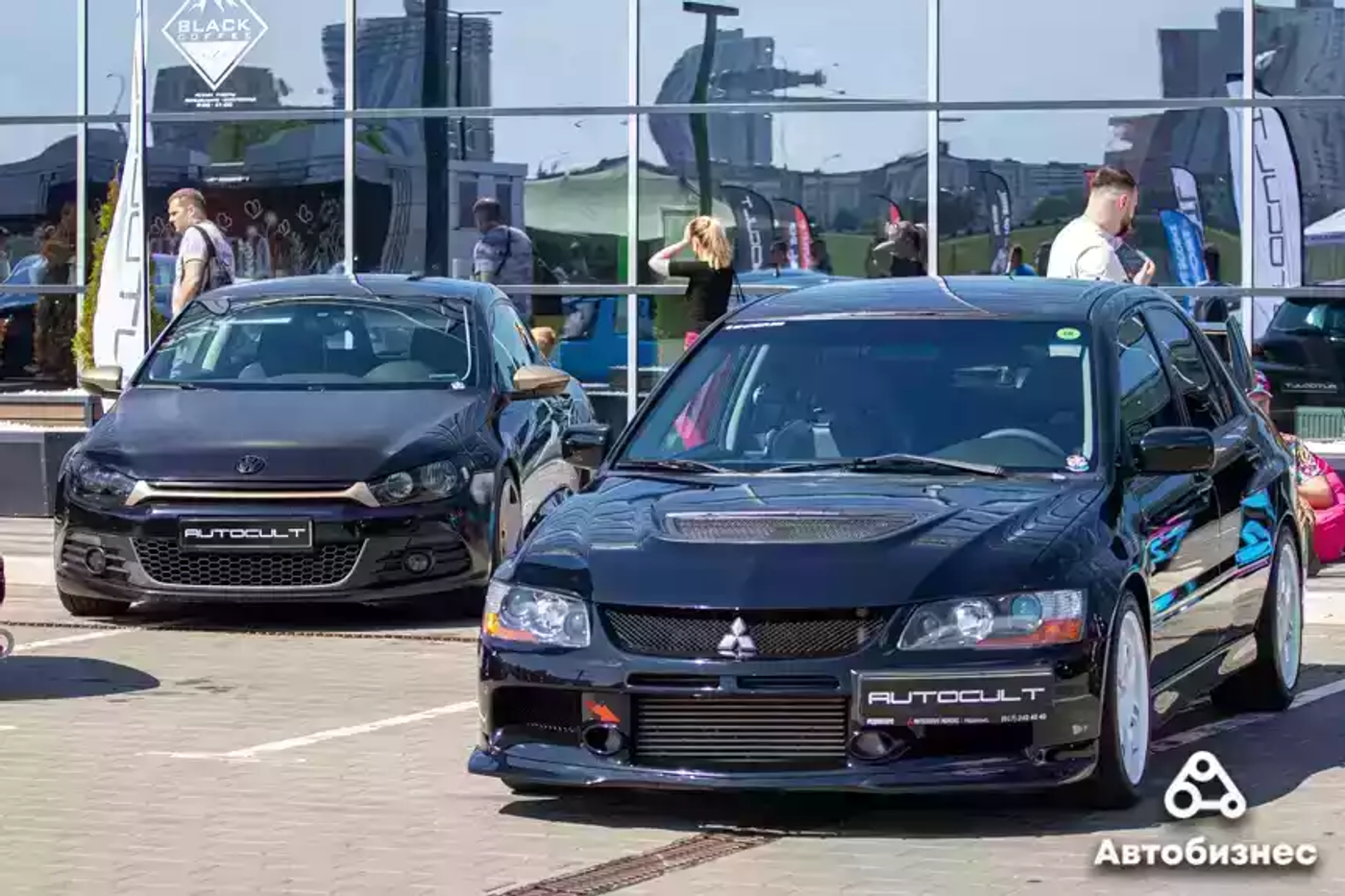 Яркие Volkswagen и плинтус для Tesla: репортаж с феста AutoCult