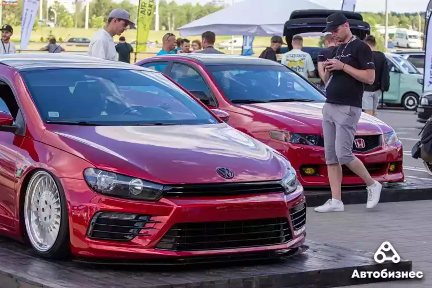 Яркие Volkswagen и плинтус для Tesla: репортаж с феста AutoCult