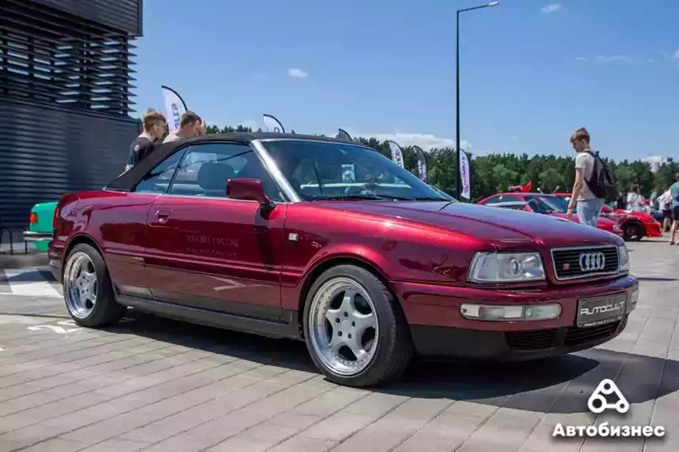Яркие Volkswagen и плинтус для Tesla: репортаж с феста AutoCult