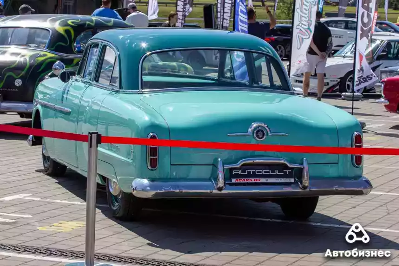 Яркие Volkswagen и плинтус для Tesla: репортаж с феста AutoCult