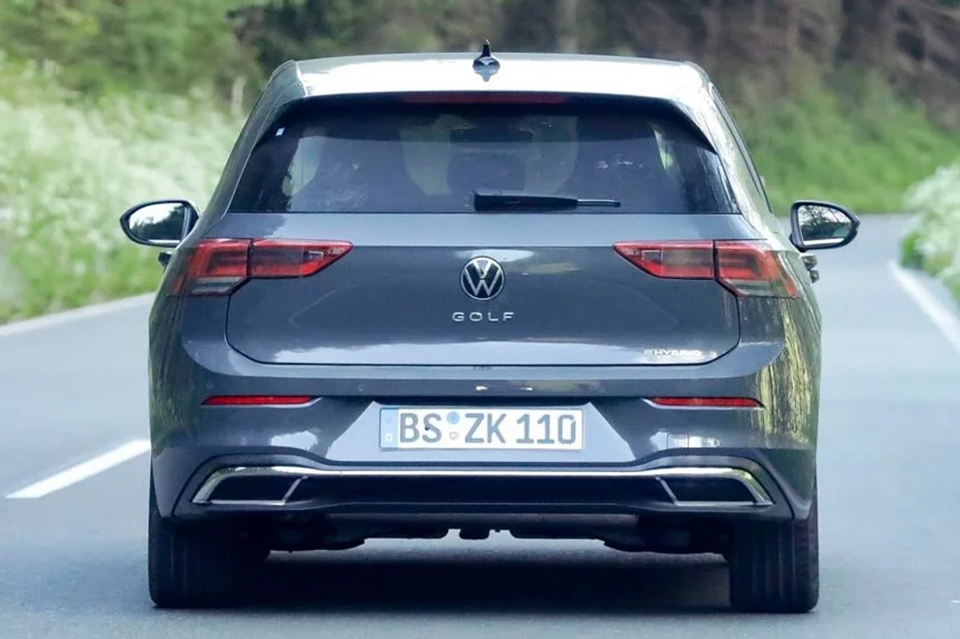 Замечены шпионами: новый Renault 5, обновленный VW Golf и другие новинки