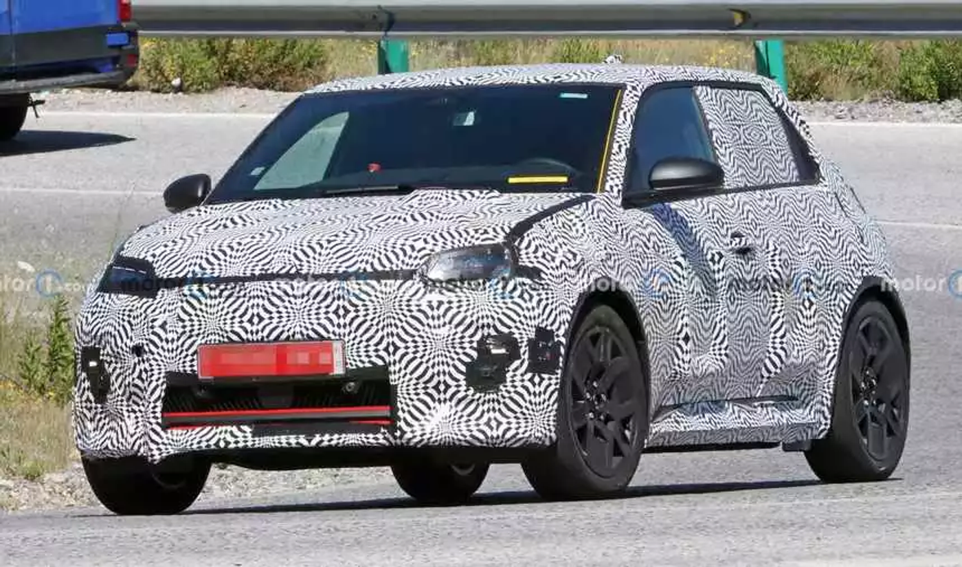 Замечены шпионами: новый Renault 5, обновленный VW Golf и другие новинки