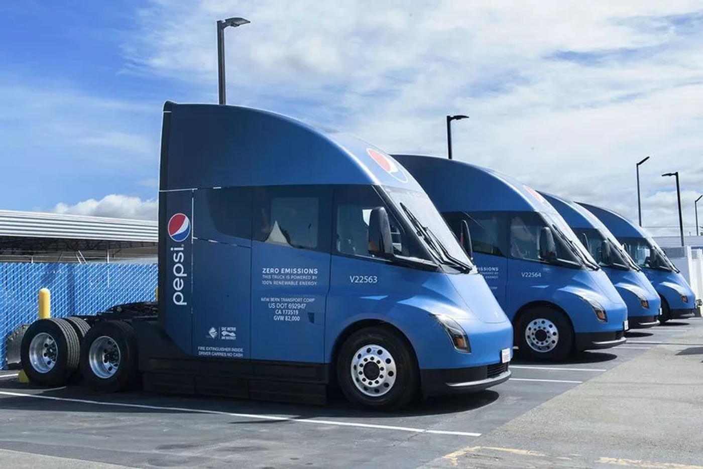Tesla Semi – позже и дороже обещанного. Что не так с электрическими тягачами Маска