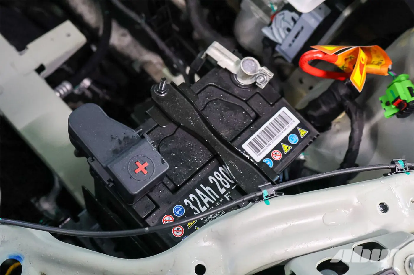 Отличия от китайского оригинала есть: разборка Geely EX2