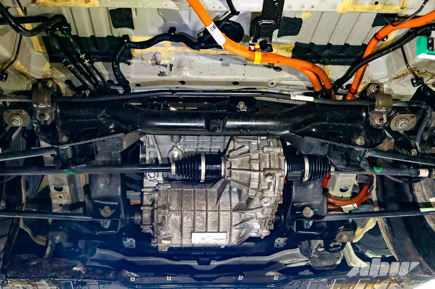 Отличия от китайского оригинала есть: разборка Geely EX2