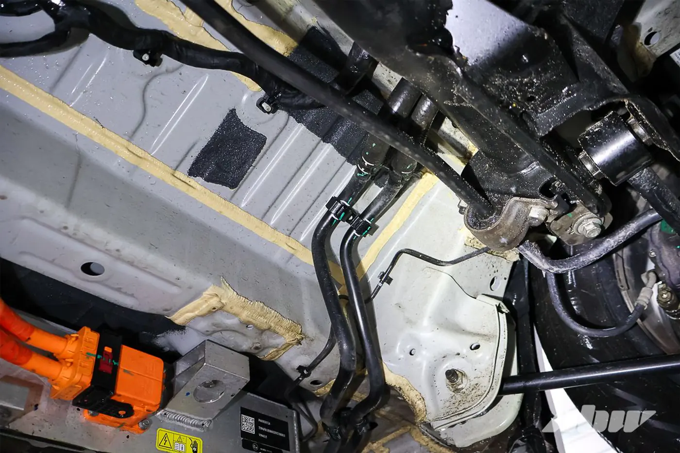 Отличия от китайского оригинала есть: разборка Geely EX2