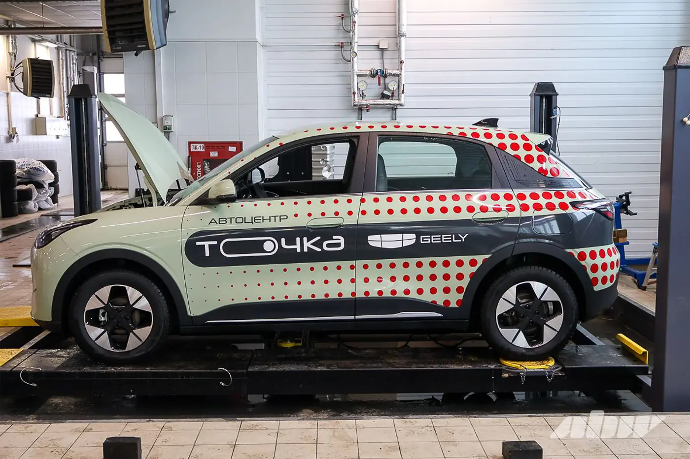 Отличия от китайского оригинала есть: разборка Geely EX2