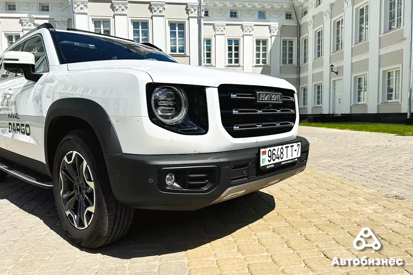 Haval Dargo на фоне дворца Булгаков в Жиличах