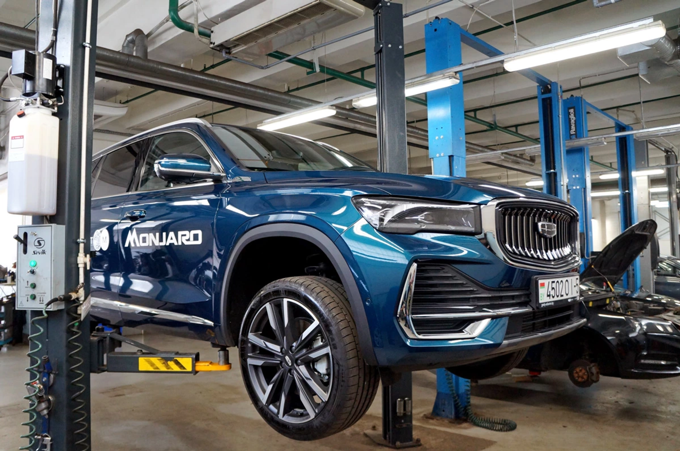 «Разборка» Geely Monjaro: нарушение традиций