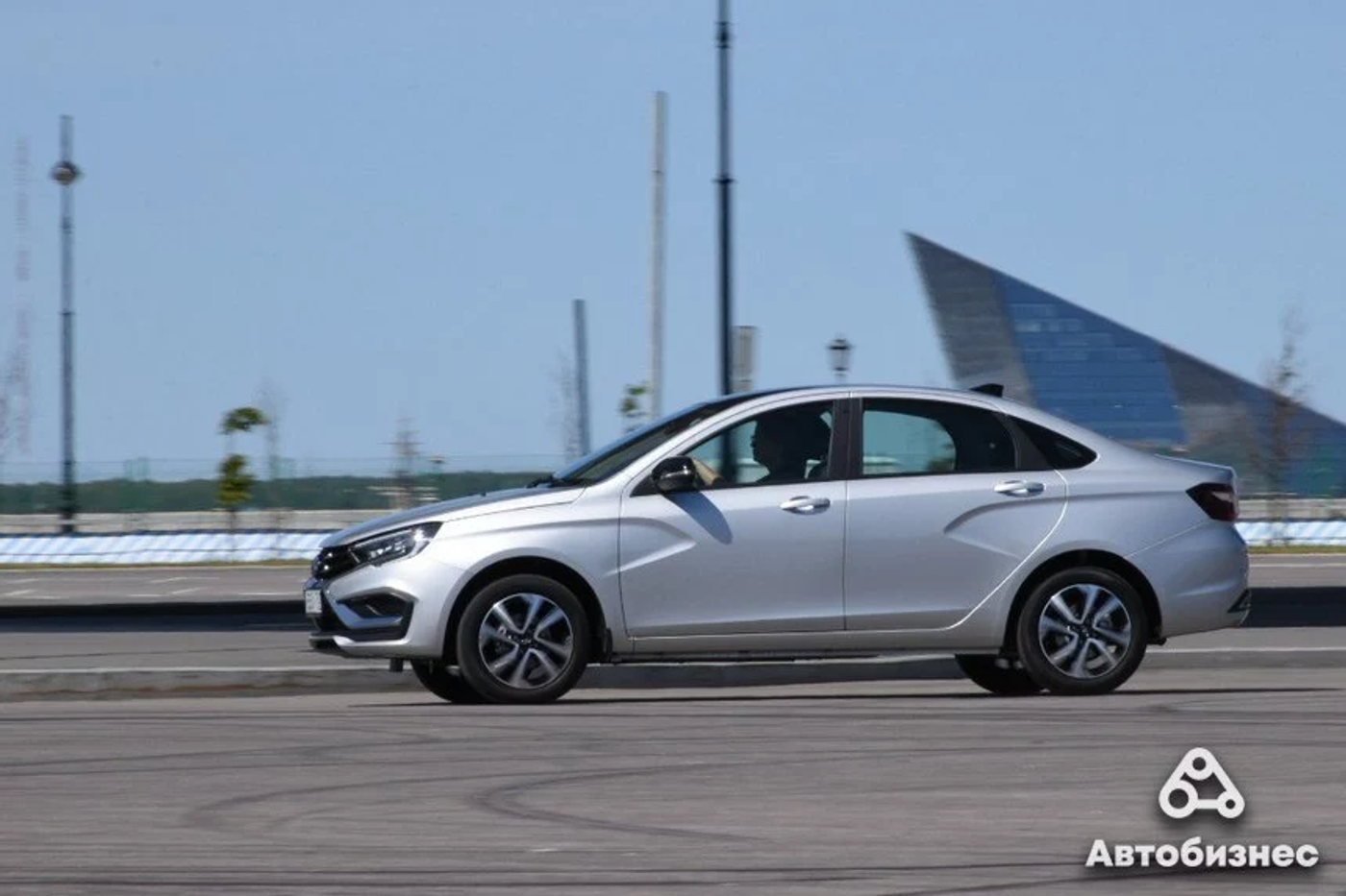 Гремят на ямах, не заводятся. На что жалуются владельцы Lada Vesta NG