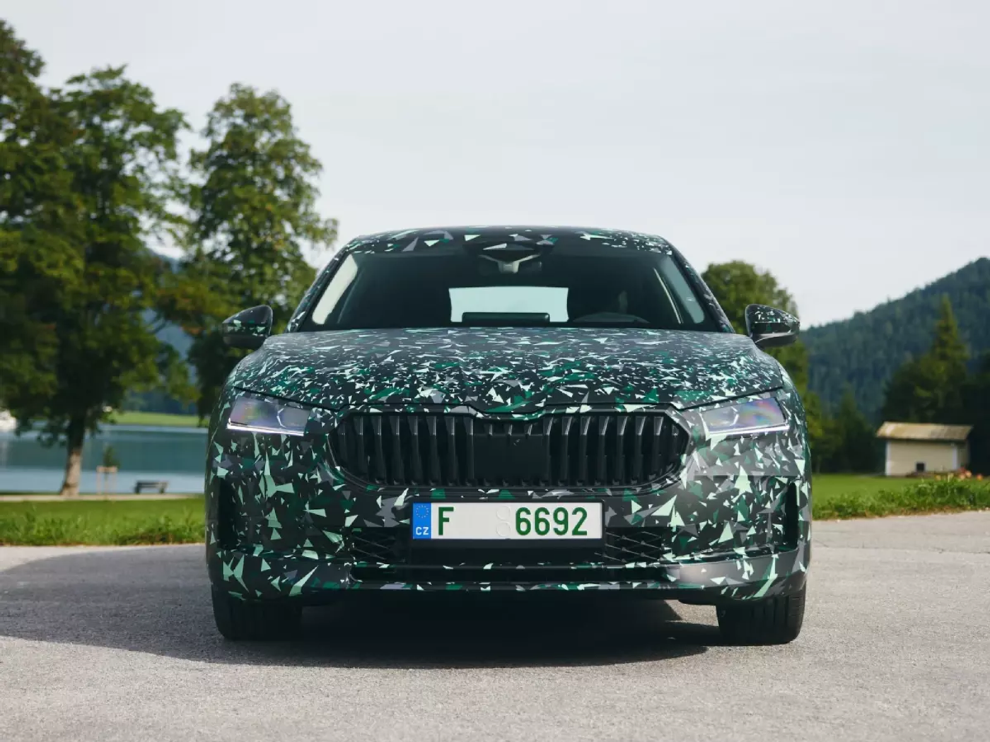 Появились эскизные изображения интерьера Skoda Superb 2024 модельного года