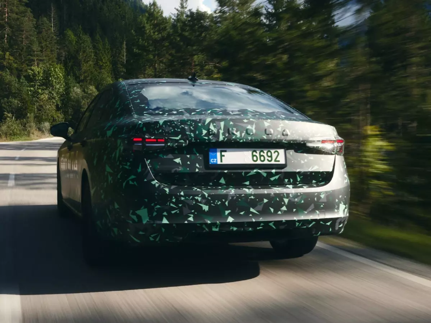 Появились эскизные изображения интерьера Skoda Superb 2024 модельного года