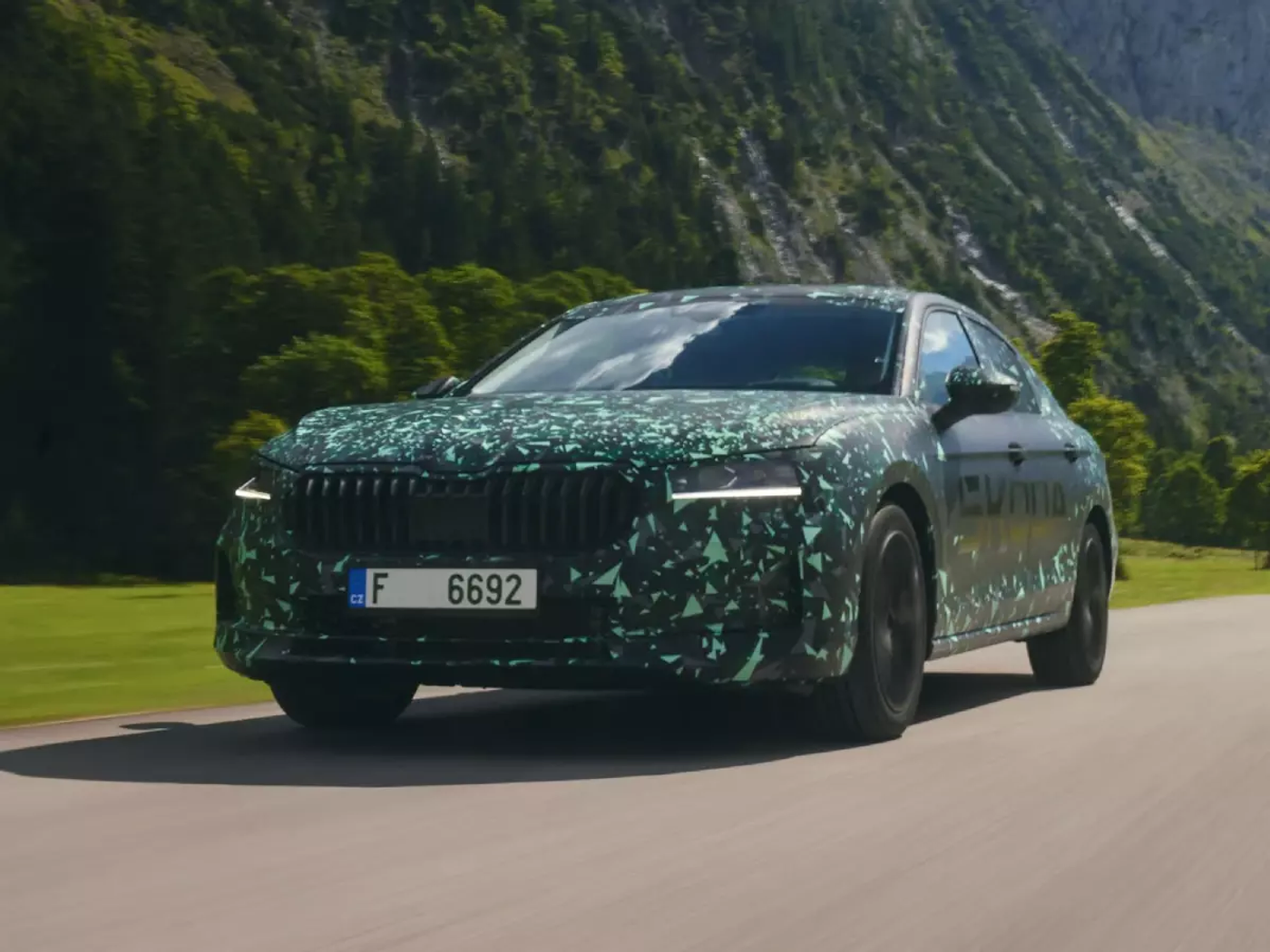 Появились эскизные изображения интерьера Skoda Superb 2024 модельного года