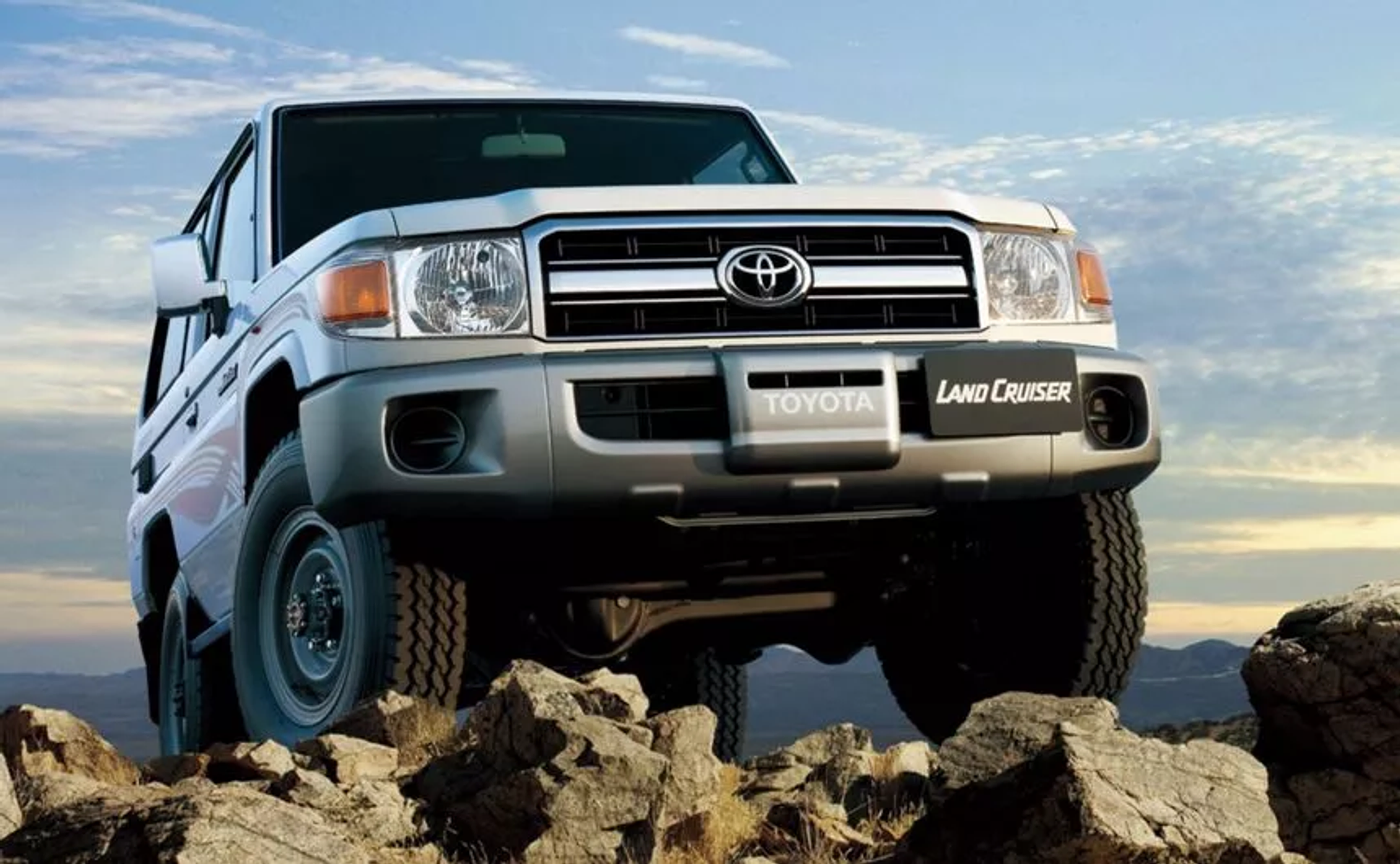 Land Cruiser 70 примерил новую «форму» и технические «обновки»