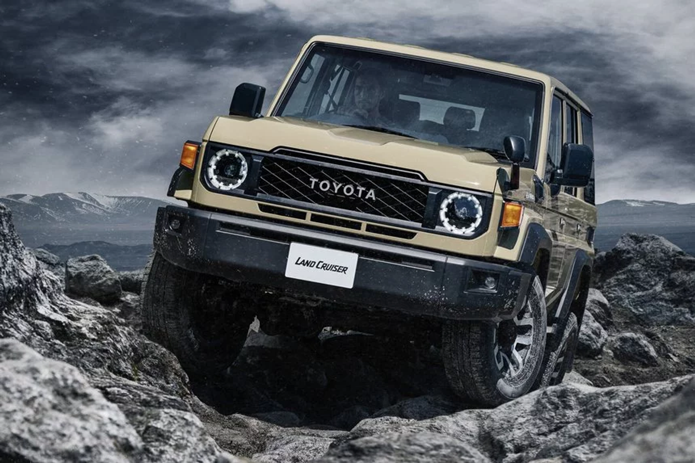 Land Cruiser 70 примерил новую «форму» и технические «обновки»