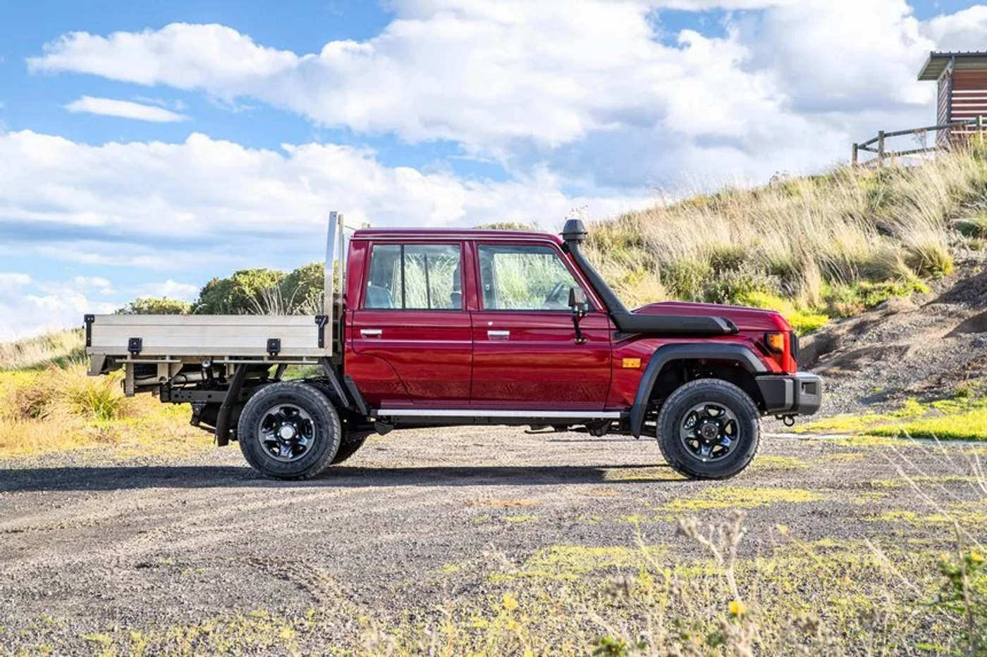 Land Cruiser 70 примерил новую «форму» и технические «обновки»