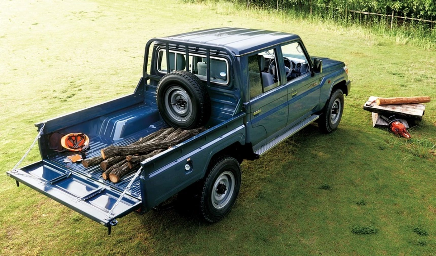 Land Cruiser 70 примерил новую «форму» и технические «обновки»