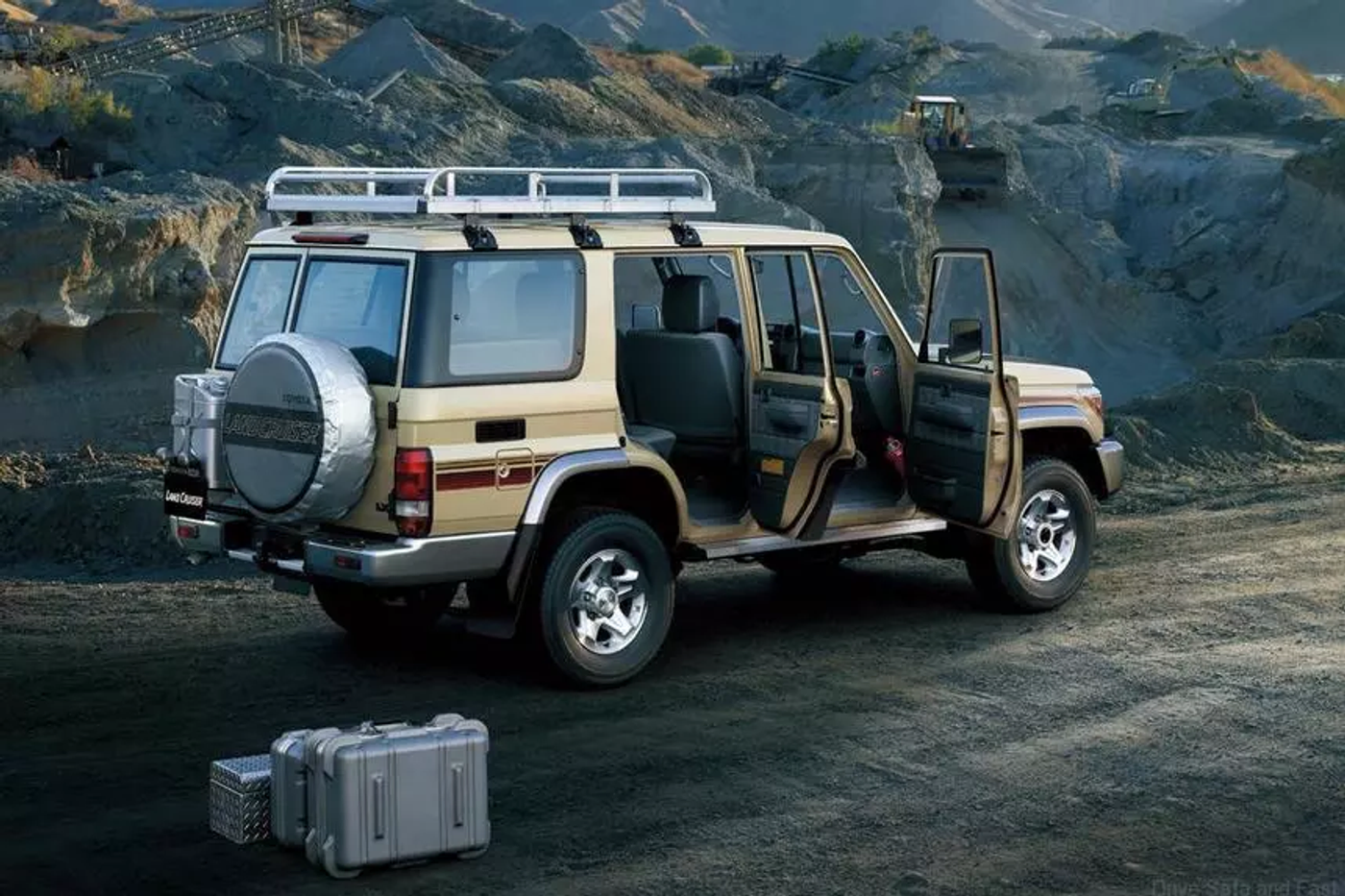 Land Cruiser 70 примерил новую «форму» и технические «обновки»