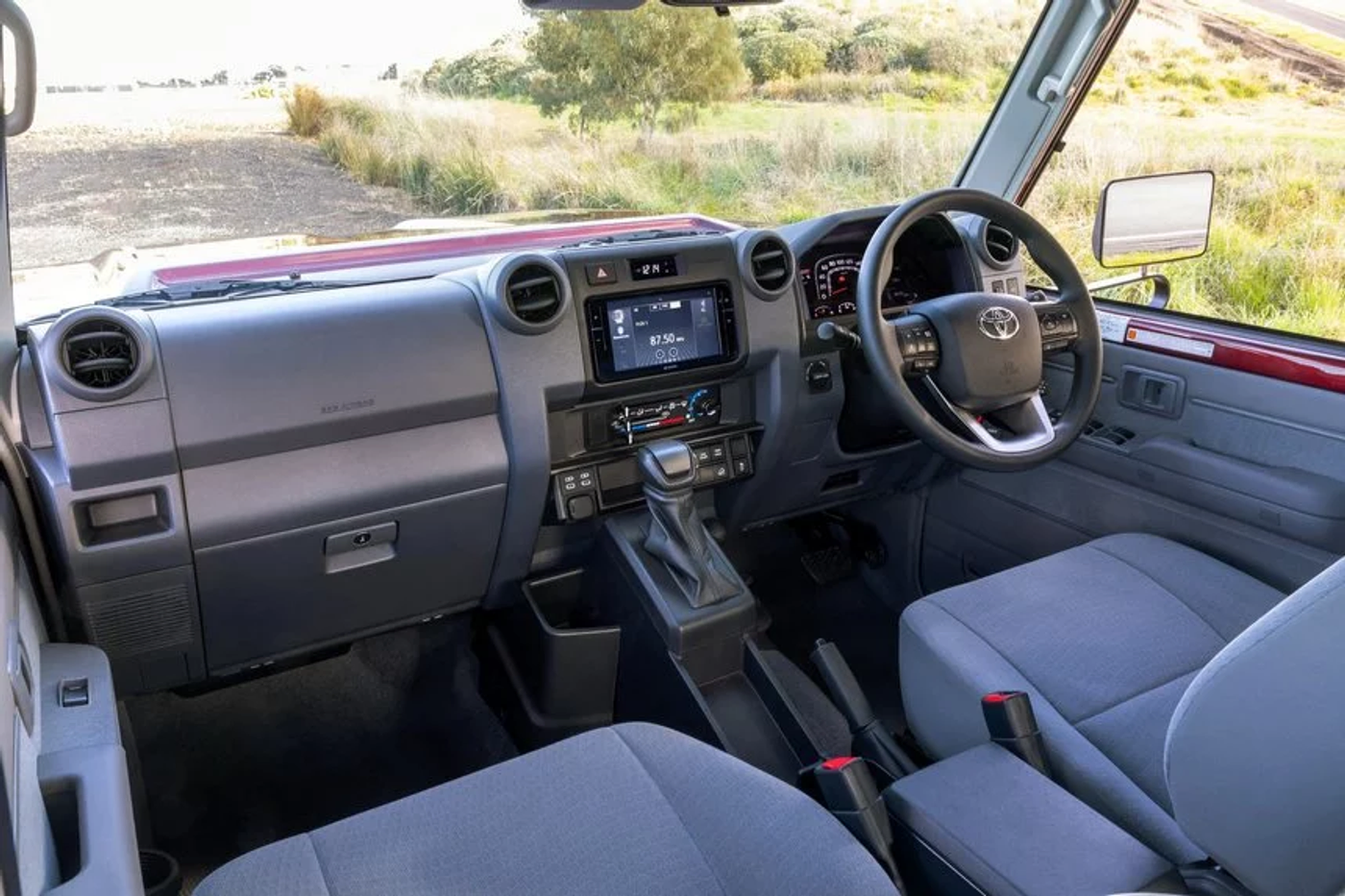 Land Cruiser 70 примерил новую «форму» и технические «обновки»